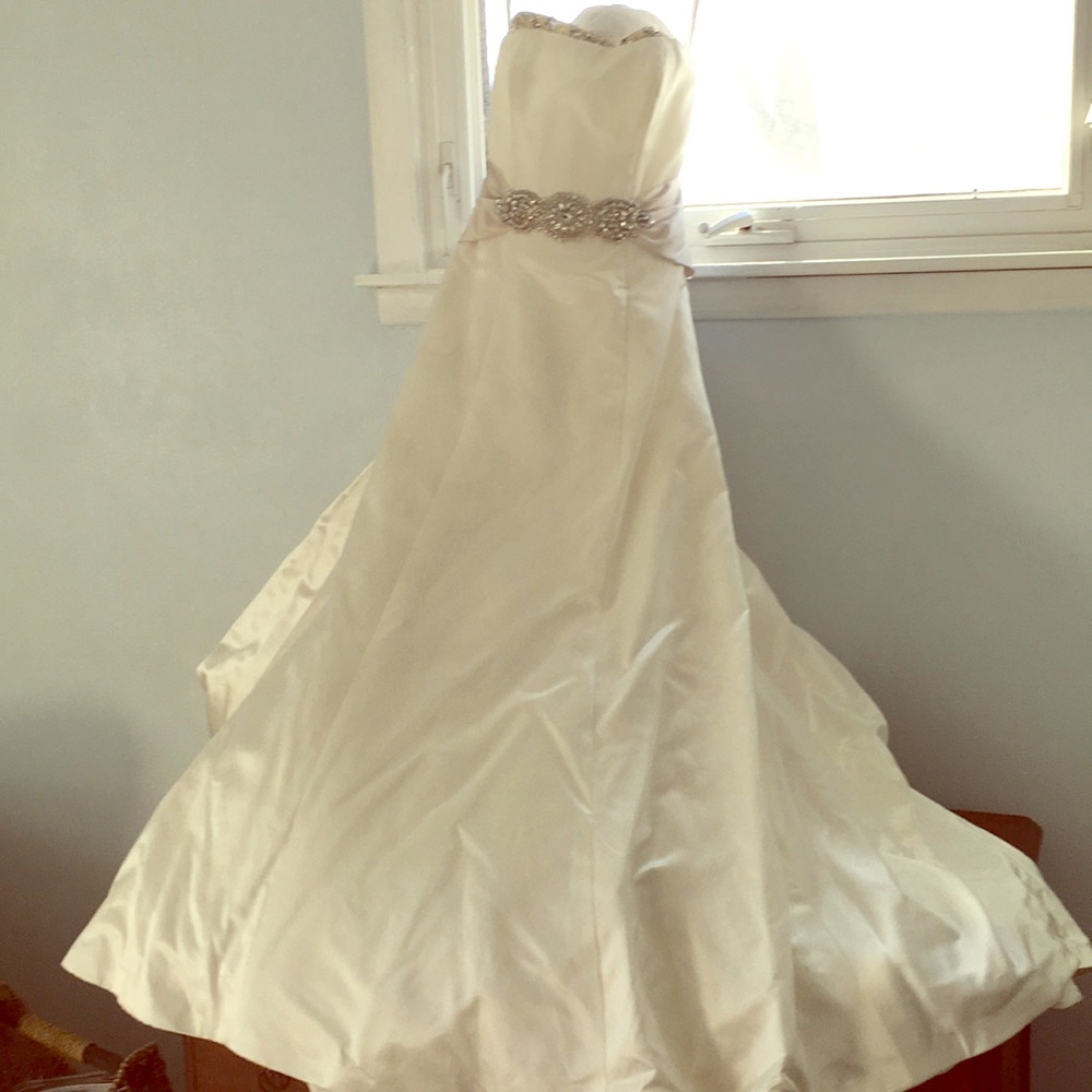 Elegant Alfred Angelo wedding gown
